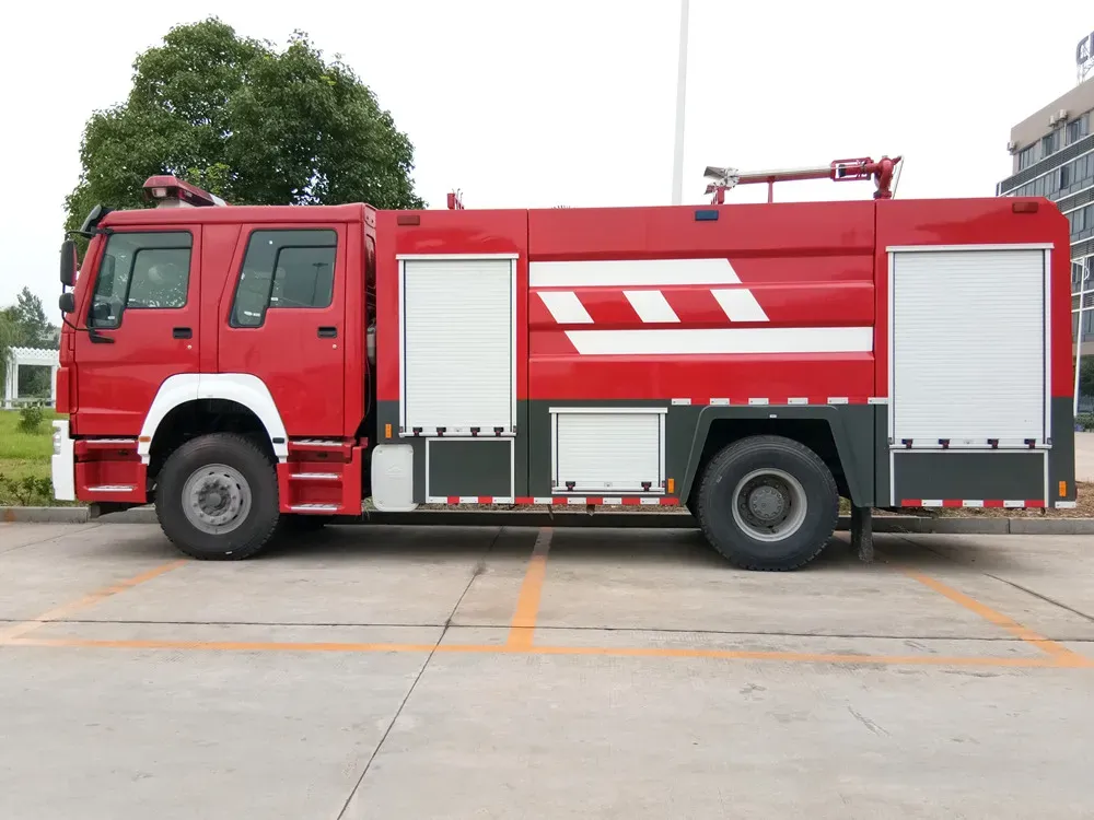 4X2 HOWO 500kg Dry Powder Tank Fire Truck with 2000 Gallons Water Tank