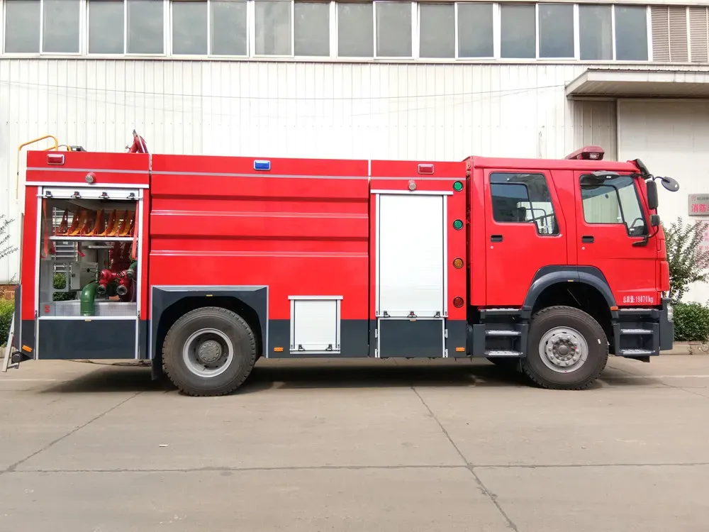 4X2 HOWO 500kg Dry Powder Tank Fire Truck with 2000 Gallons Water Tank