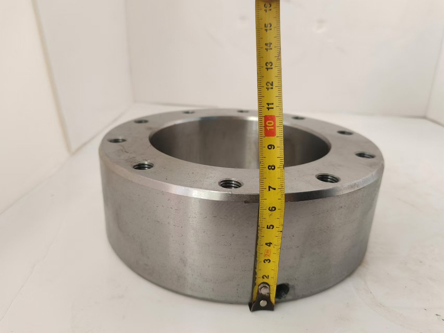 Hinge pin large seat