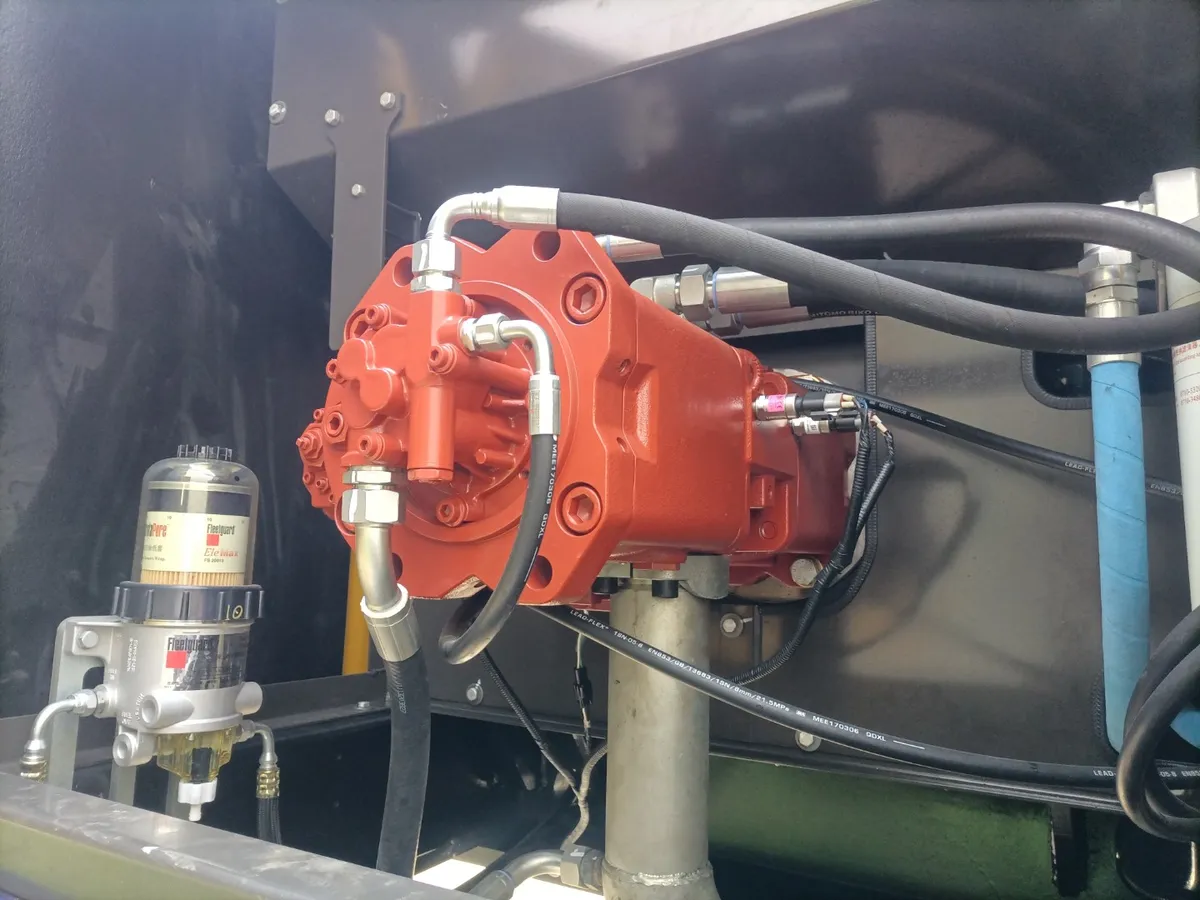 tracked excavator-38 tons