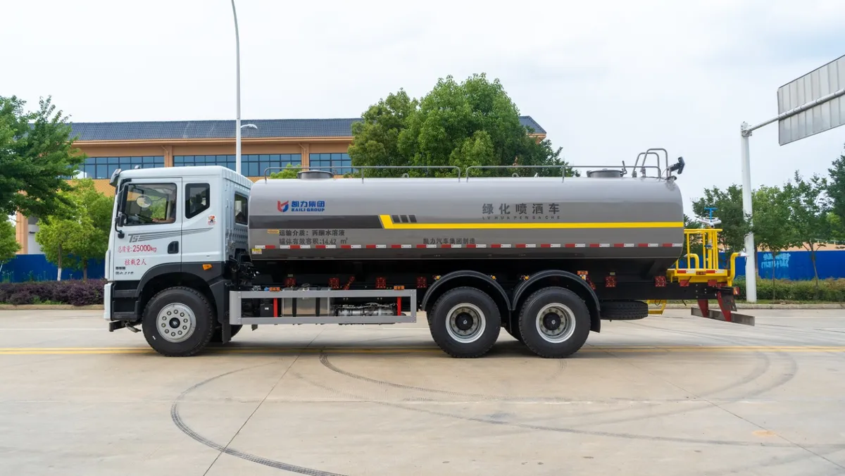 Sprinkler truck - 22 cubic meters Dongfeng Huashen T5