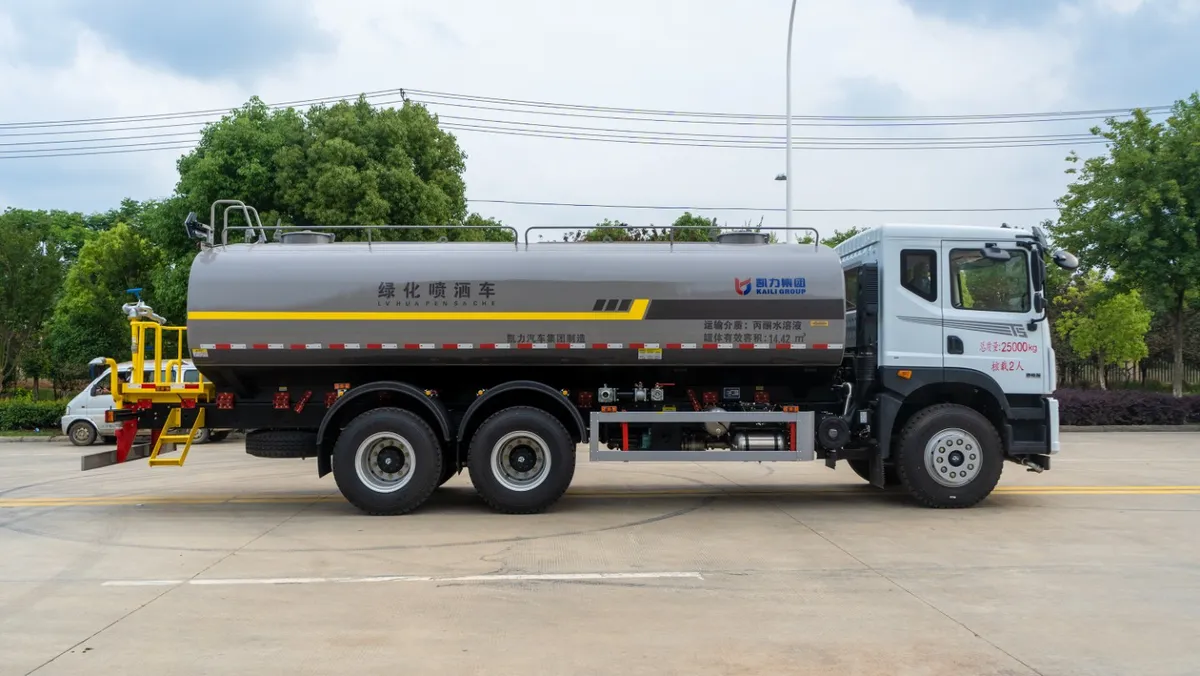 Sprinkler truck - 22 cubic meters Dongfeng Huashen T5