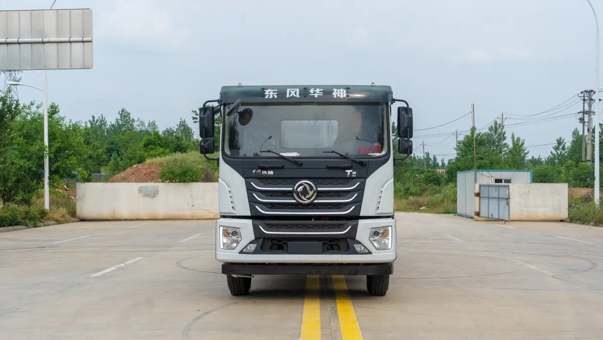 Sprinkler truck - 22 cubic meters Dongfeng Huashen T5