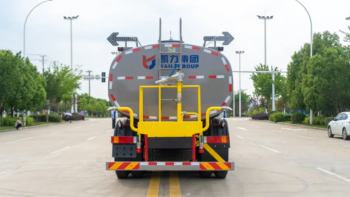 Sprinkler truck - 22 cubic meters Dongfeng Huashen T5