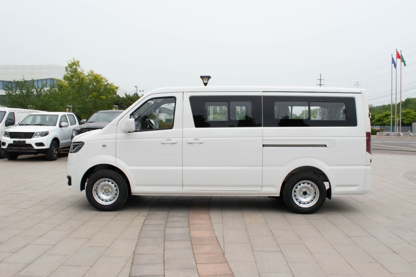 Electric, left- and right-hand drive, small truck, small passenger car, logistics vehicle