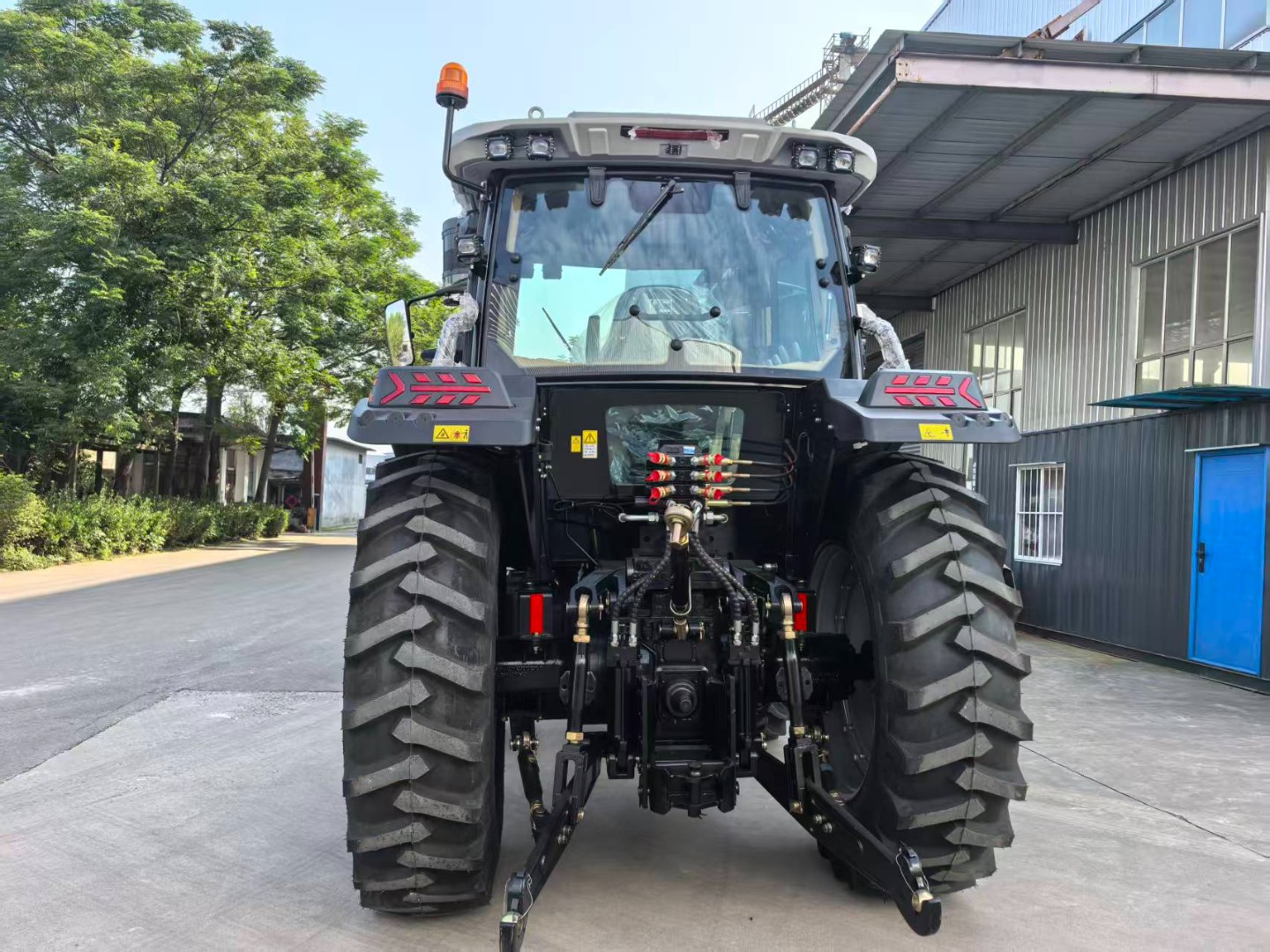 SH1604 Tractor - High-Performance Agricultural Farming Machine
