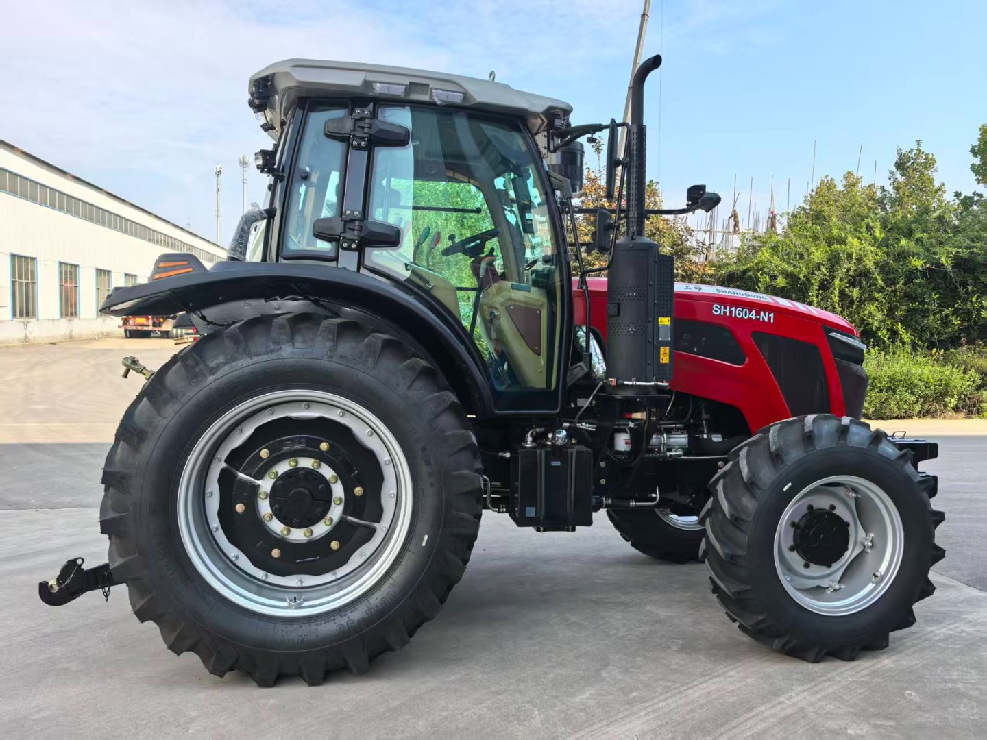 SH1604 Tractor - High-Performance Agricultural Farming Machine