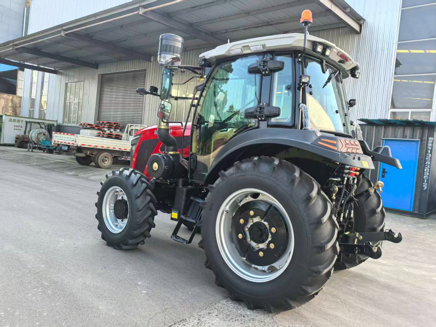 SH1404 tractor