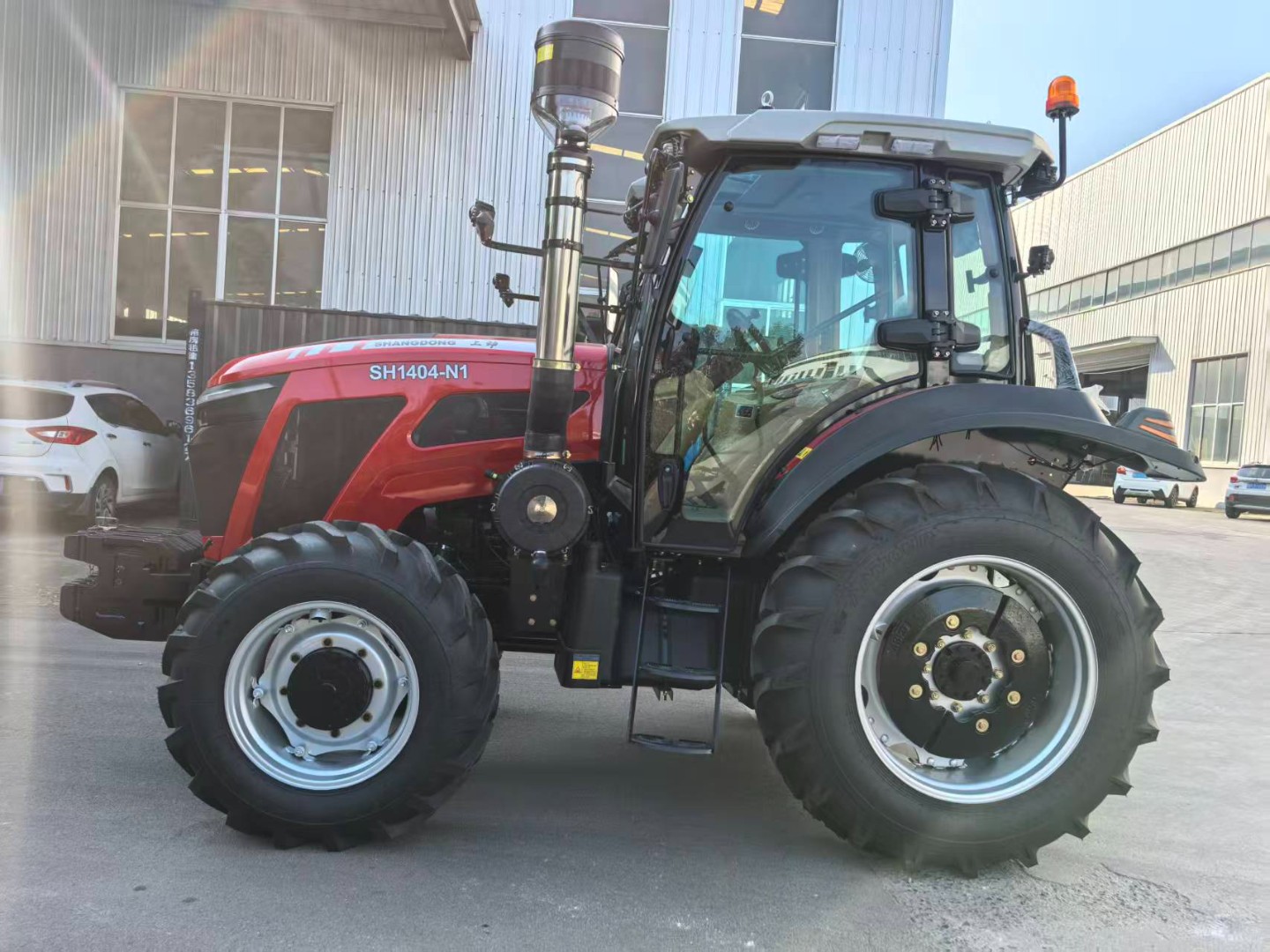 SH1404 tractor