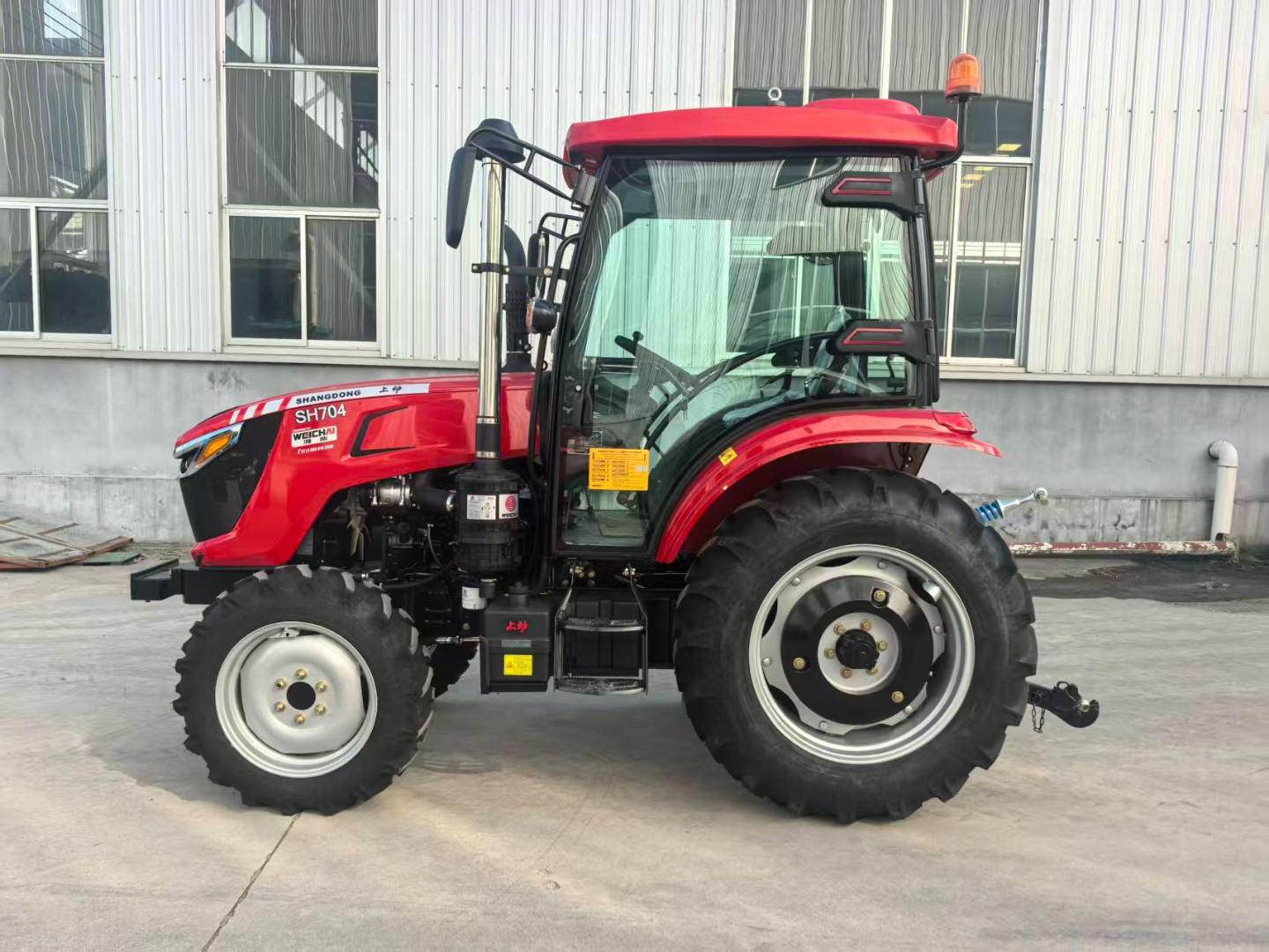 SH704 tractor