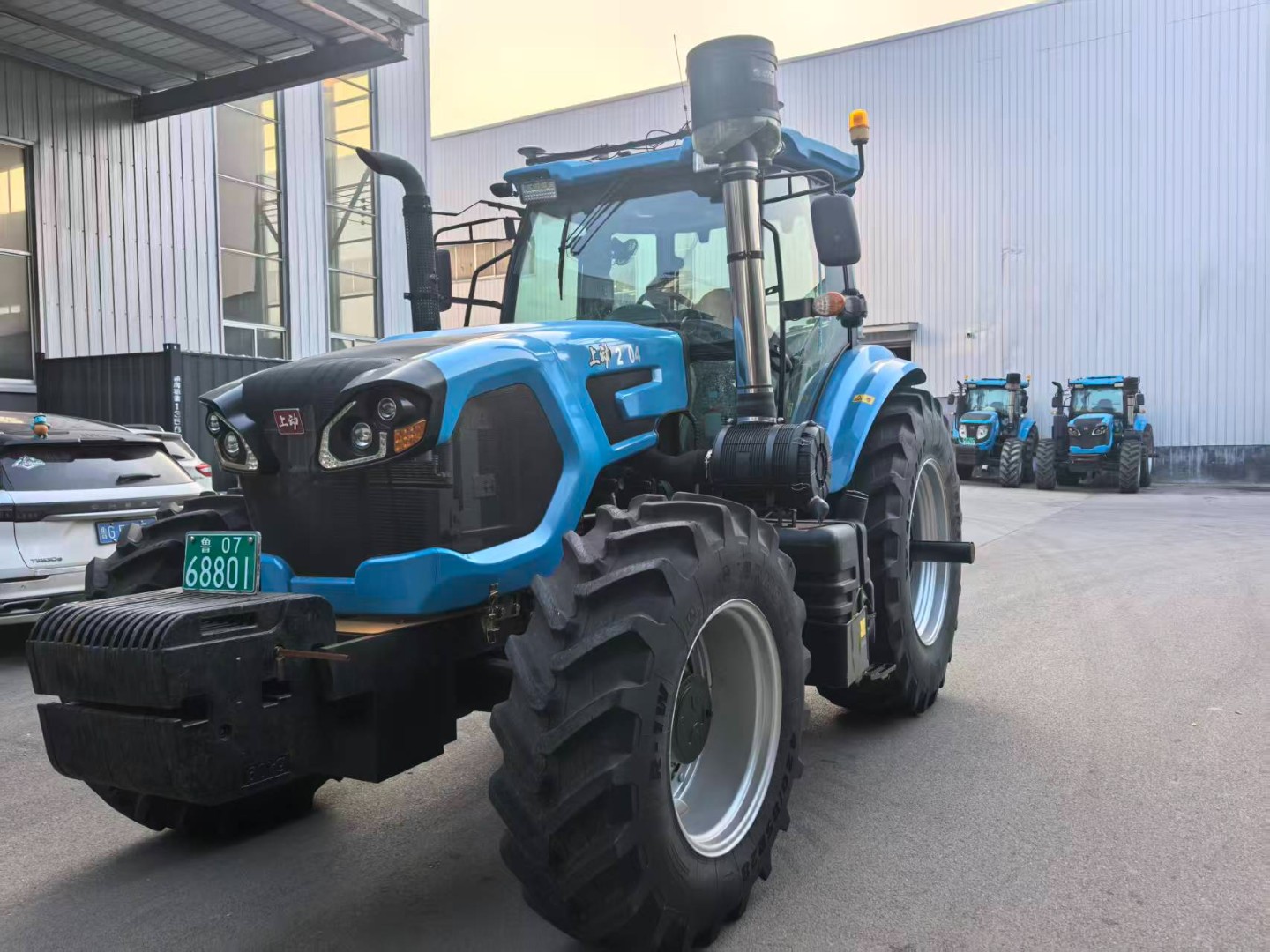 Tractor 2204