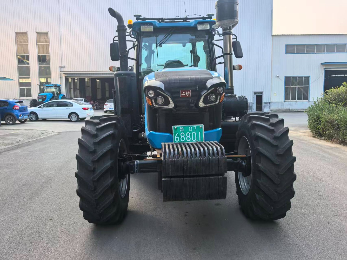 Tractor 2204