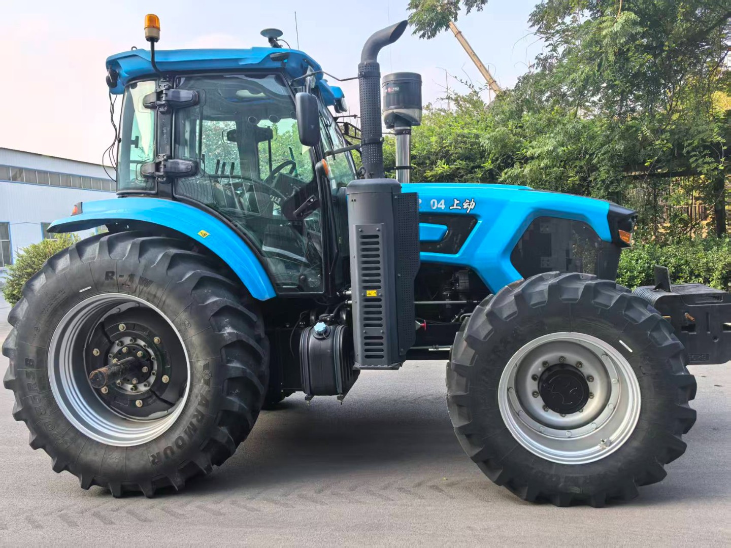 Tractor 2204
