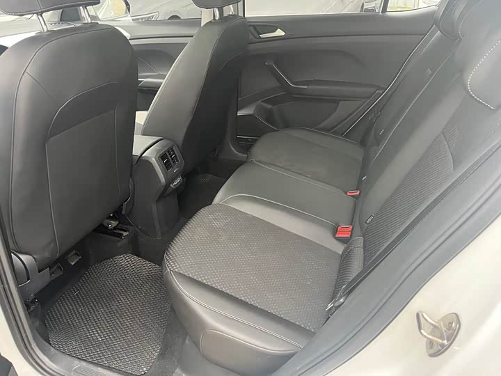 Volkswagen Tacqua 2023 Model 200TSI DSG Smart Connectivity Edition