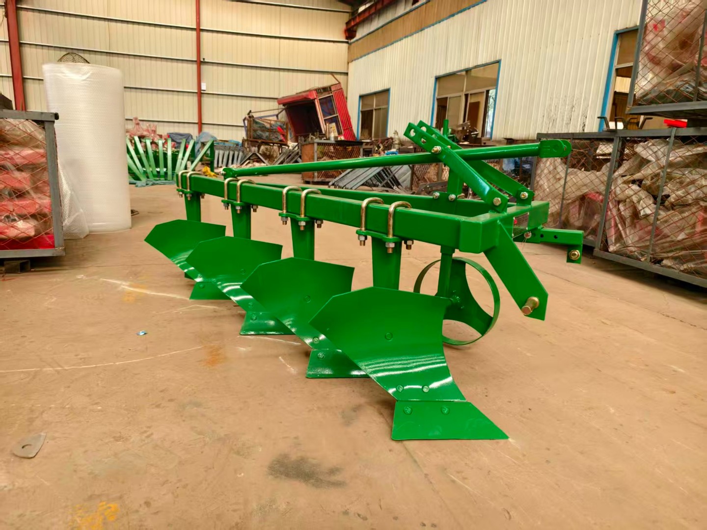 Moldboard Plow 1L-420 &ndash; Heavy-Duty Agricultural Plowing Equipment for Tractors