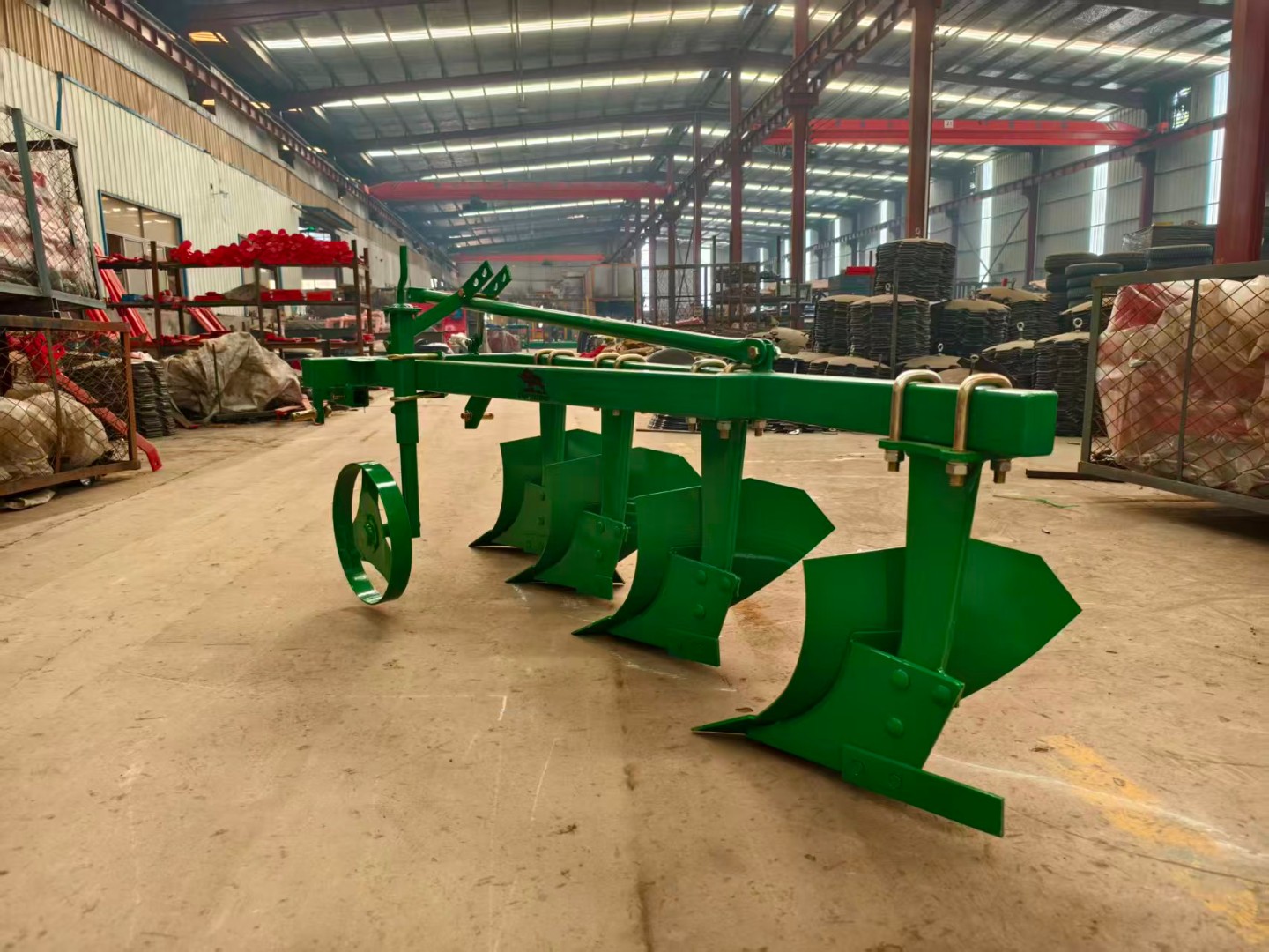 Moldboard Plow 1L-420 &ndash; Heavy-Duty Agricultural Plowing Equipment for Tractors