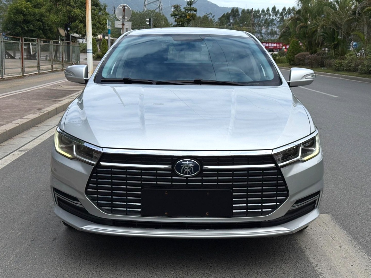 BYD QIN EV