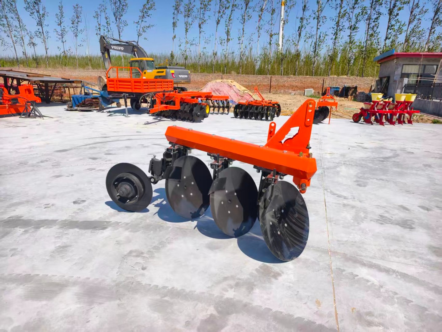 Small Fish Plow 1LY-3 Deep Tillage Machine for Efficient Soil Preparation