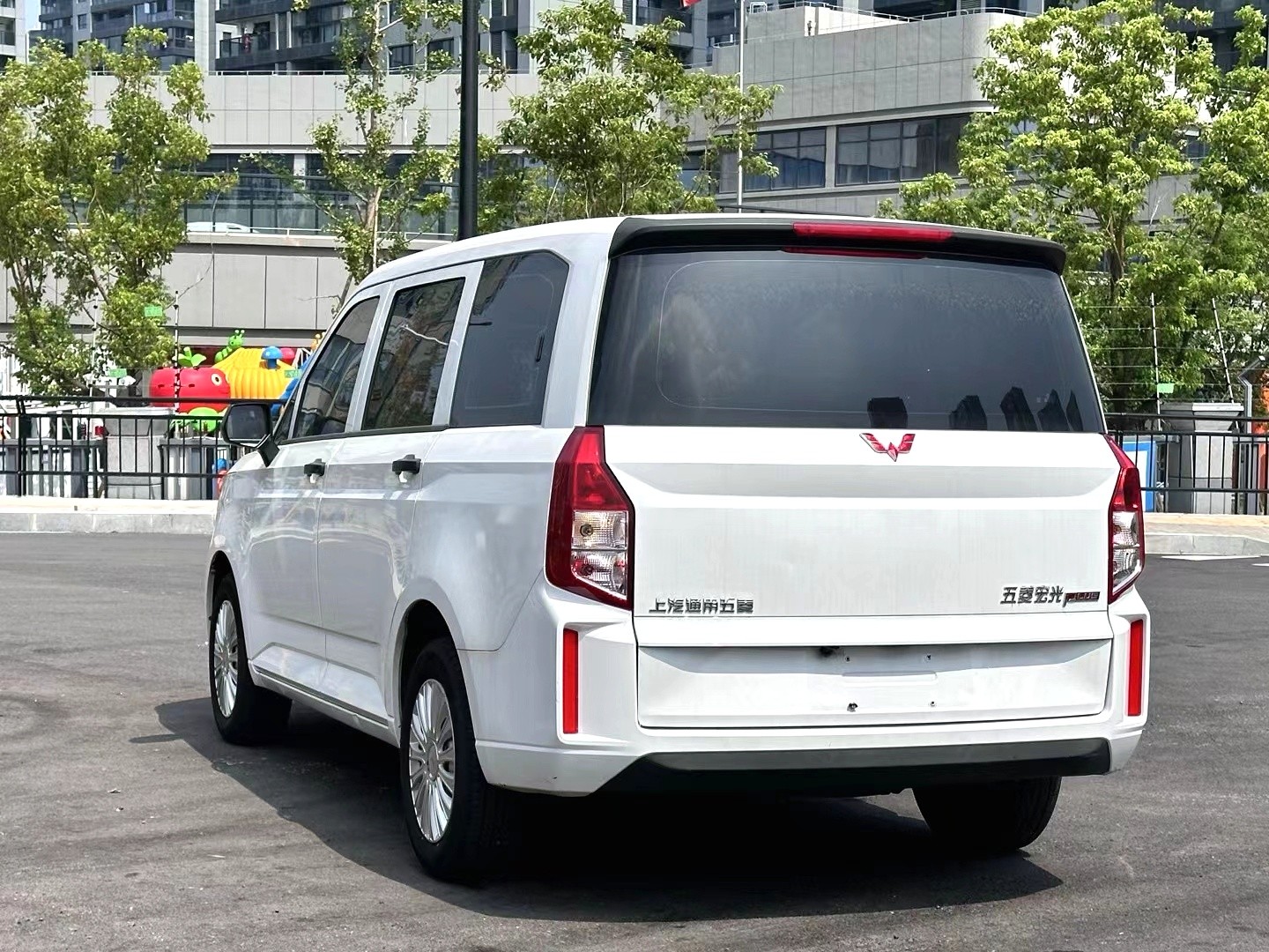 Wuling Hongguang PLUS MPV