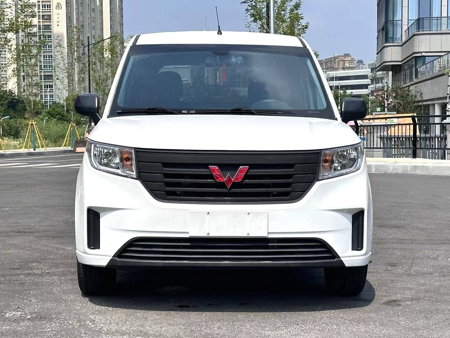 Wuling Hongguang PLUS MPV