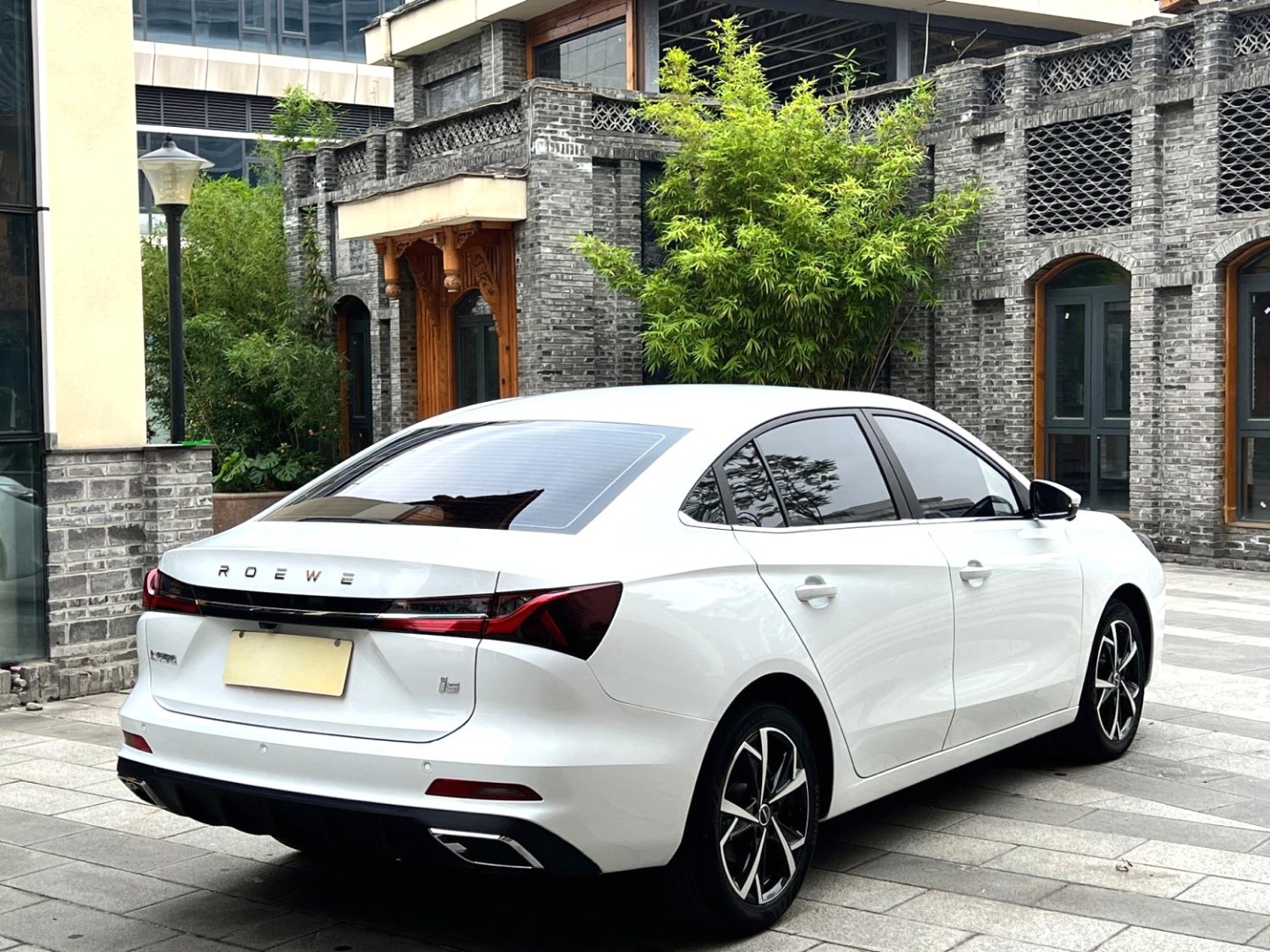 The Roewe I5