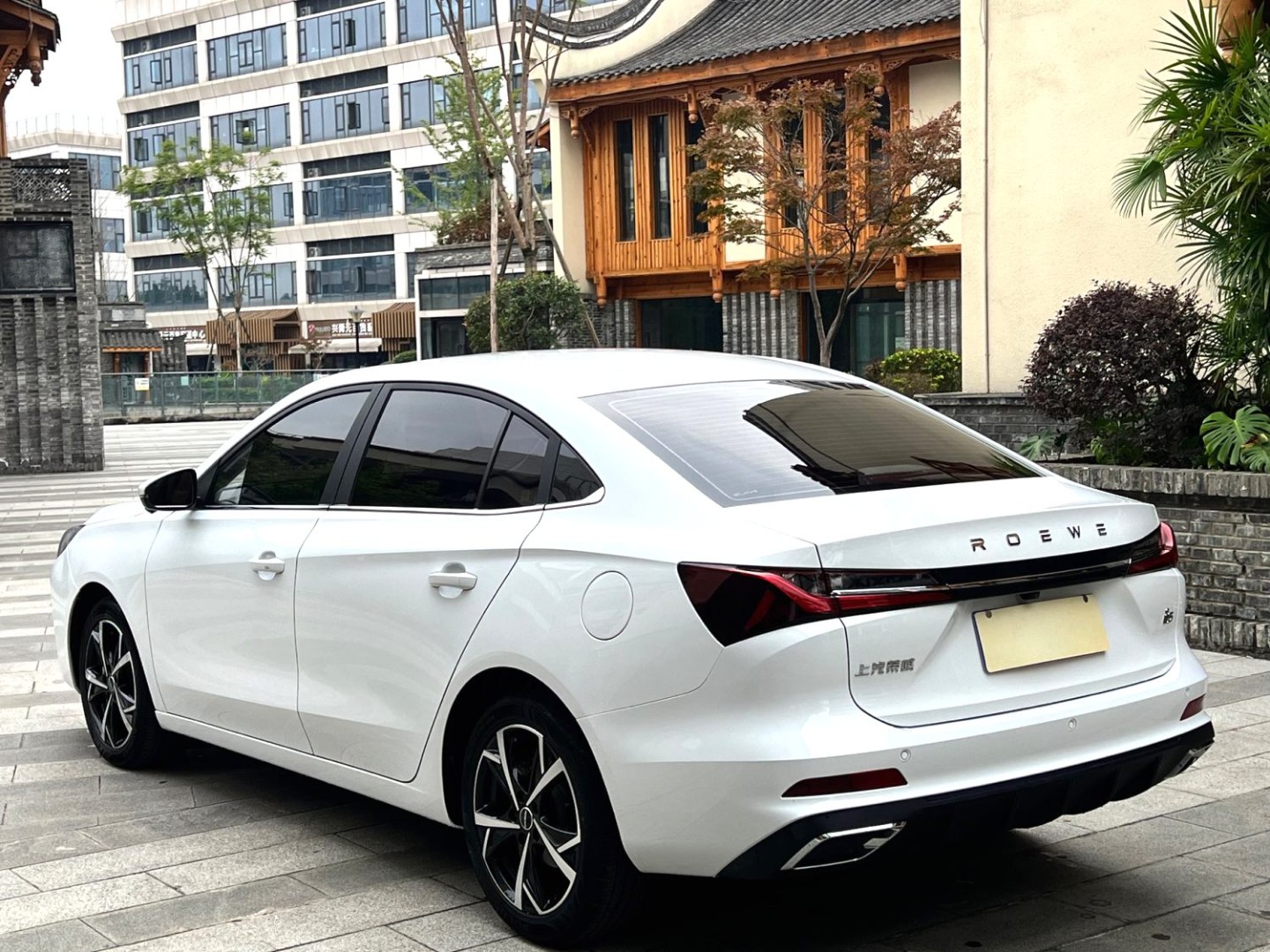 The Roewe I5