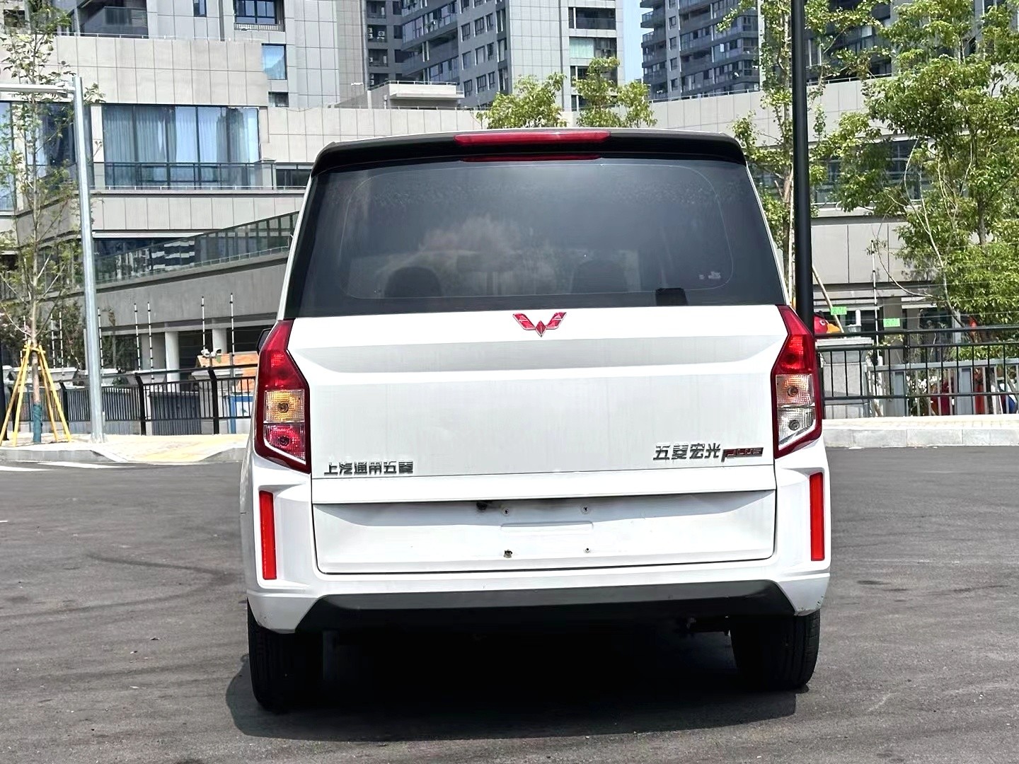 Wuling Hongguang PLUS MPV