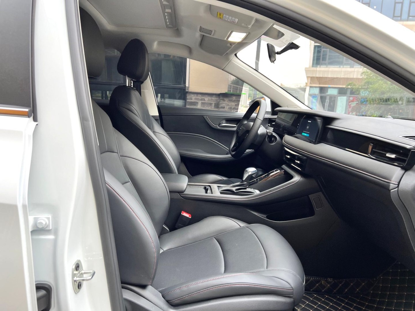 The Roewe I5