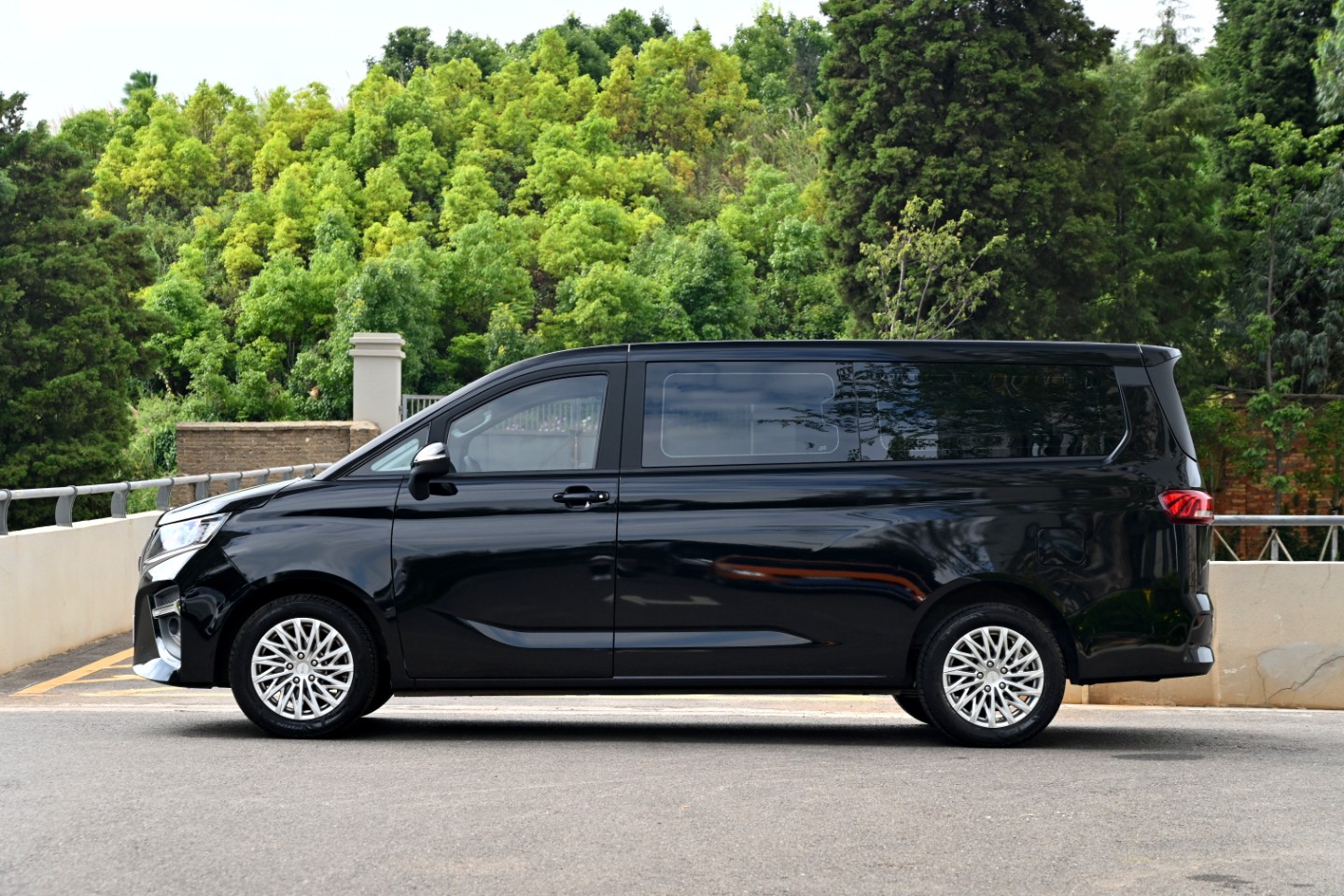 Beiqi Ruisheng ace M7 MPV