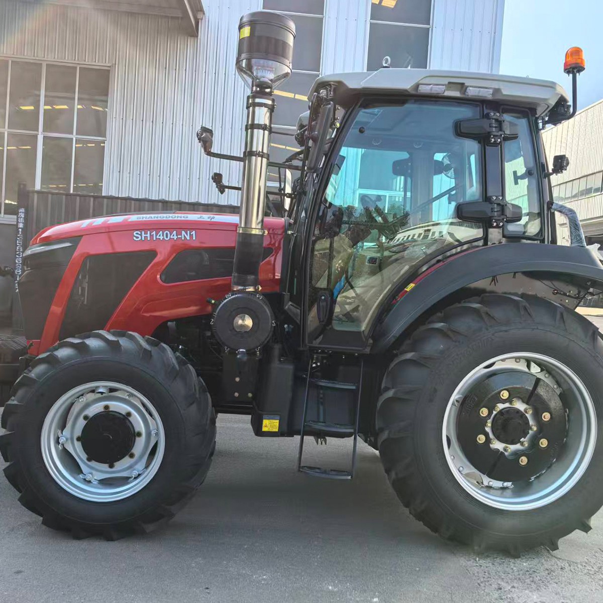 Tractor SH1404 &ndash; Reliable Compact Diesel Tractor for Farming, Landscaping & Small-Scale Agriculture