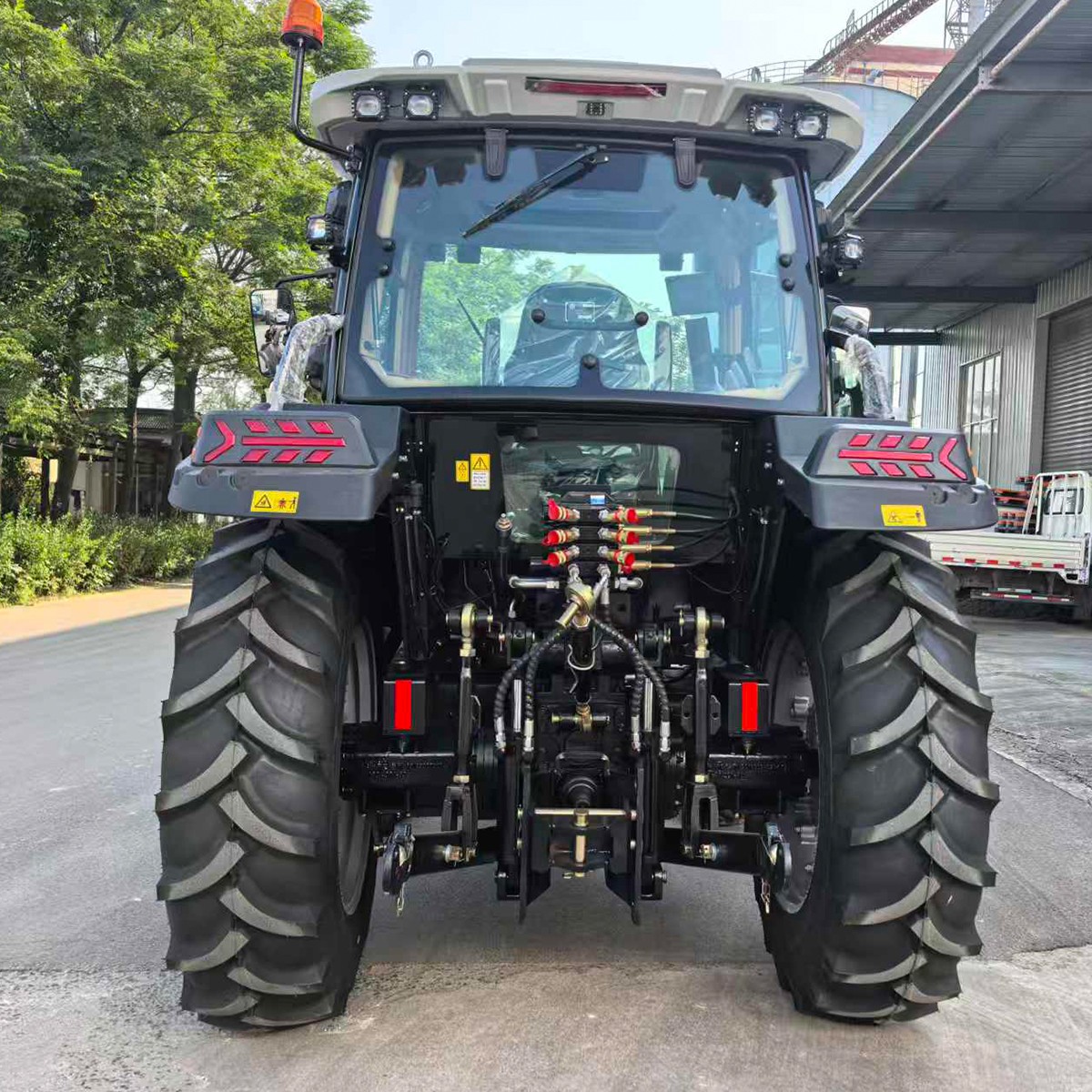 Tractor SH1404 &ndash; Reliable Compact Diesel Tractor for Farming, Landscaping & Small-Scale Agriculture