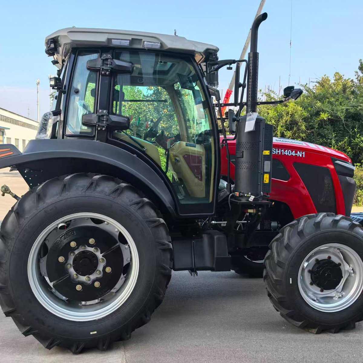 Tractor SH1404 &ndash; Reliable Compact Diesel Tractor for Farming, Landscaping & Small-Scale Agriculture