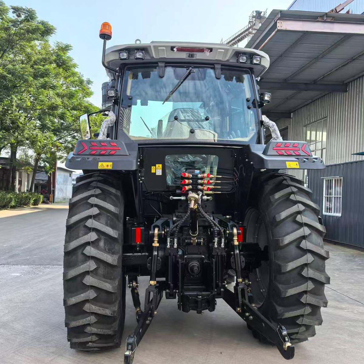 SH1604 Tractor - High-Performance Agricultural Farming Machine