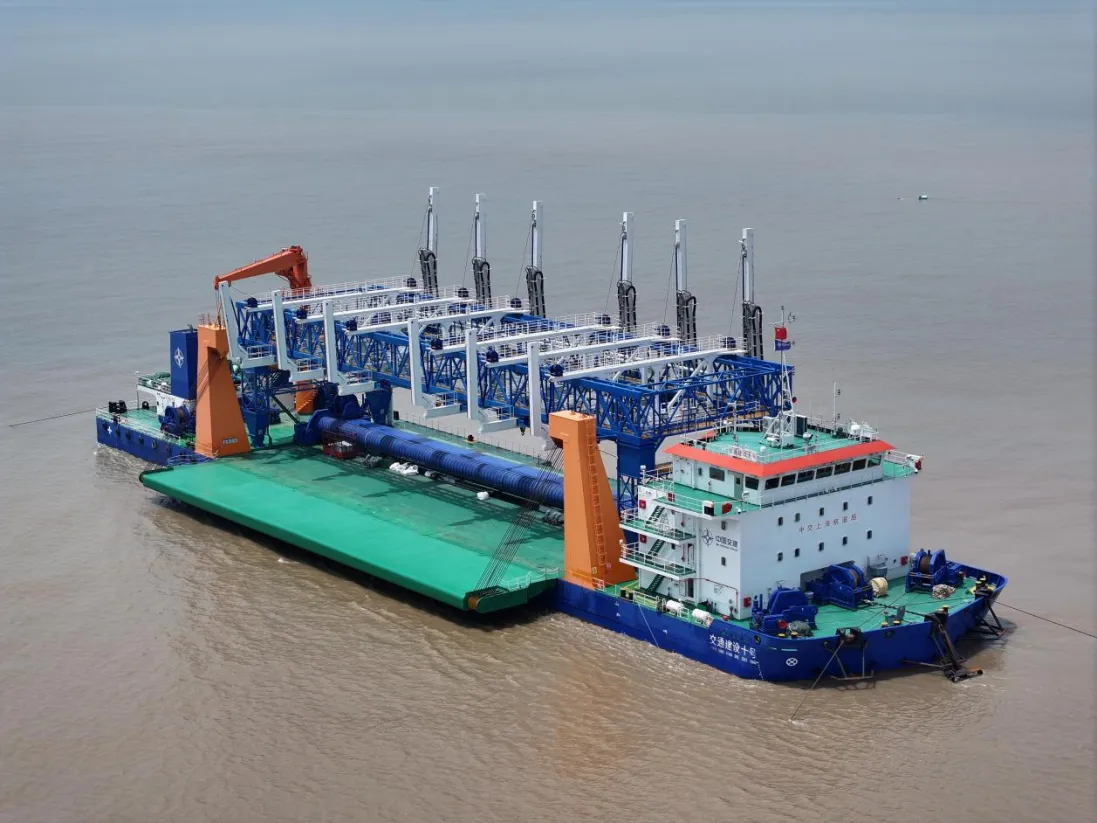 The model of the world's largest intelligent, eco-friendly, multifunctional laying vessel debuts at the China Maritime Museum.