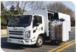 Urban guardrail cleaning vehicle