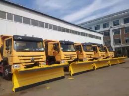 Heavy vehicle snow ploughs