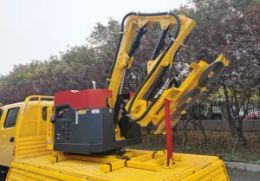 Multifunctional hedge trimmer