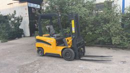 Worcester 2-ton forklift