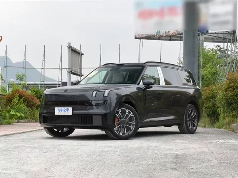 LYNK & CO 900 1.5T Ultra, AWD