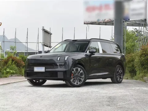 LYNK & CO 900 1.5T Ultra, AWD