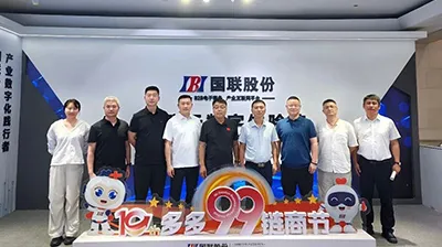 Yingkou CNAUTO مناقشة سيارة وسط آسيا